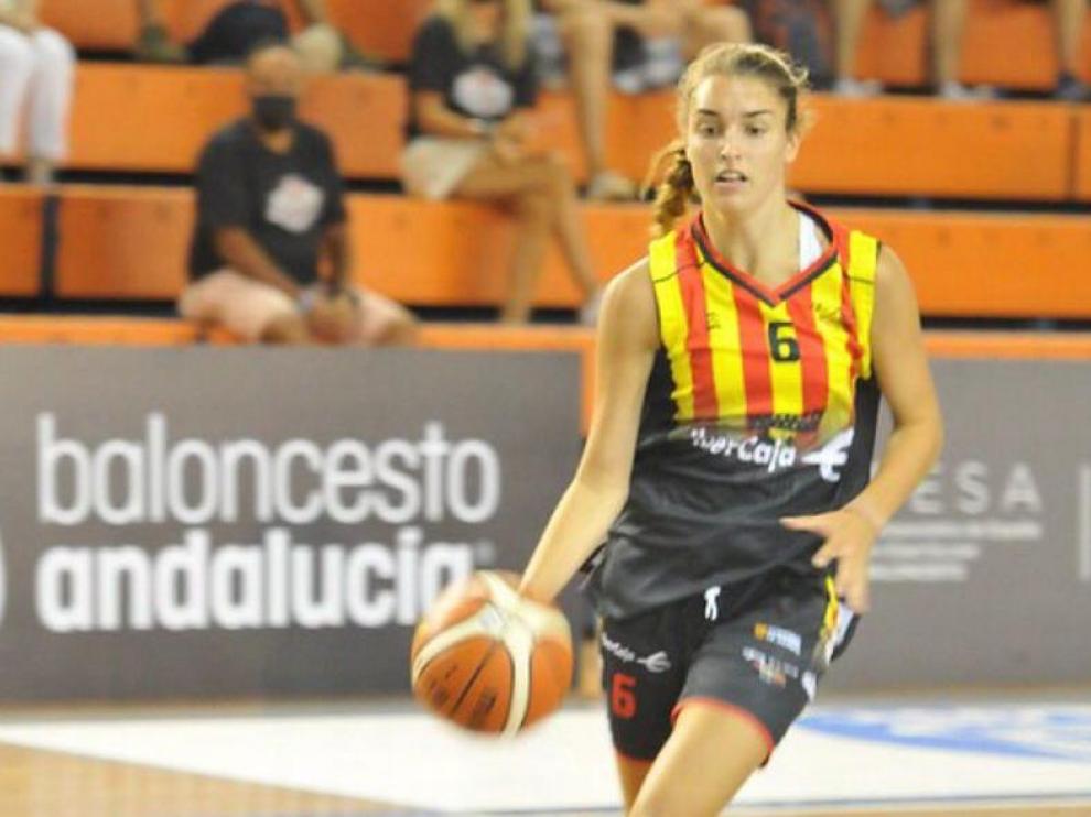 La barbastrense Marina Mata, bronce con Aragón en el Nacional de Baloncesto