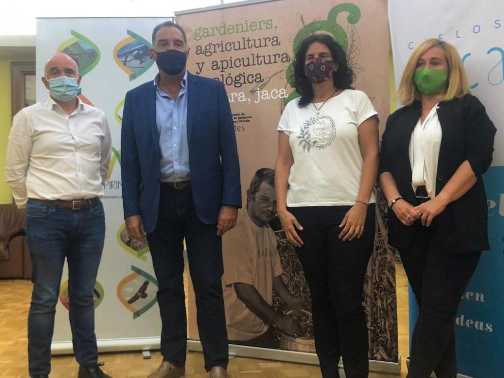 Félix Arrizabalaga, Domingo Poveda, Mari Cruz Deogracias y Olvido Moratinos, en la presentación.