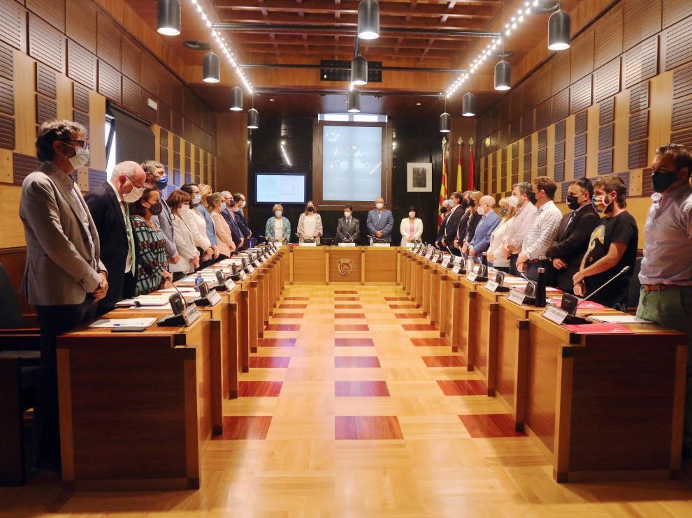 El Ayuntamiento oscense ha vuelto, tras año y medio, a celebrar plenos en la institución municipal.