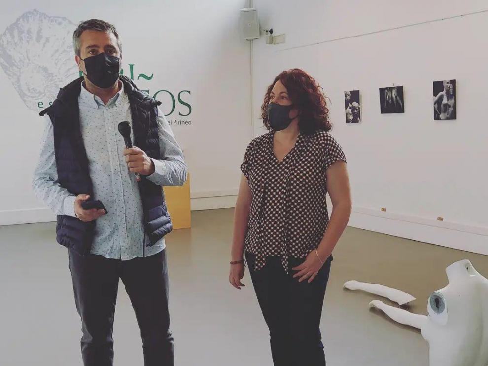 Julián del Castillo y Eva Antón en la inauguración de la exposición.