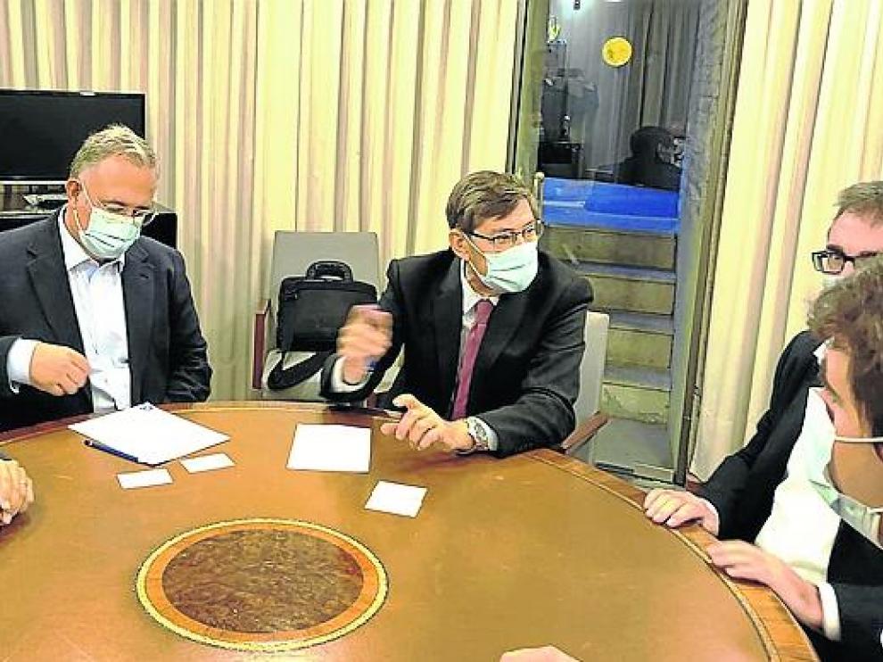 Aliaga y Guerrero, del PAR, se reunieron ayer con los responsables del grupo Veos Ibérica.