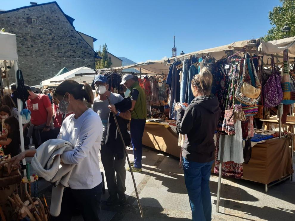 Los puestos de artesanía, bisutería, decoración, mimbre y gastronomía, protagonistas en el Mercado.
