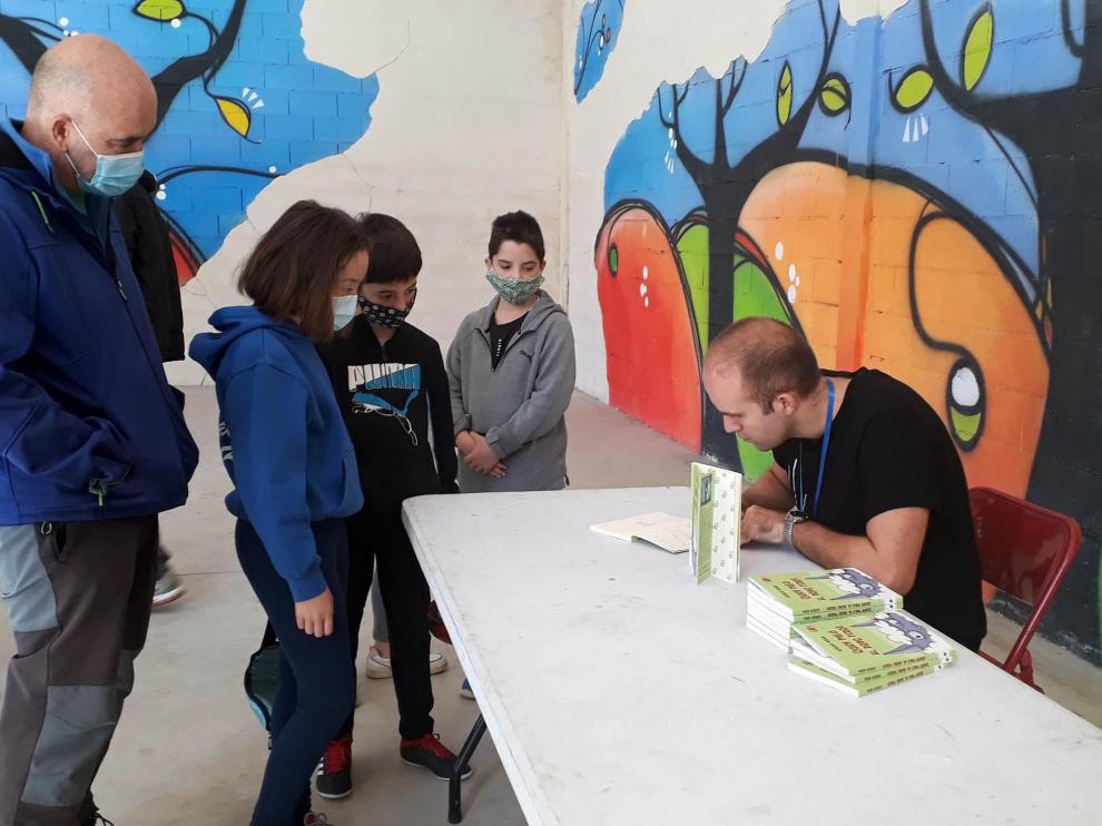 Sergio Vera ofreció un club de lectura basado en su libro ‘Quién pilló al bobo feroz’.