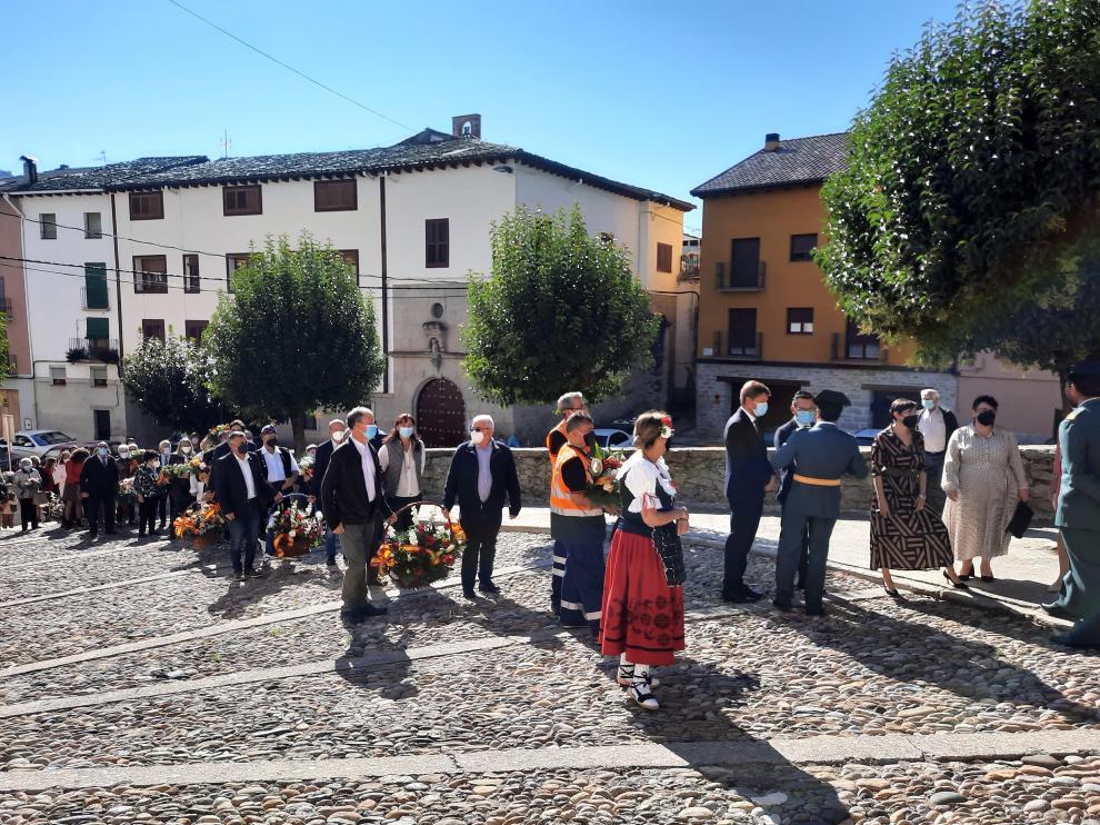Ofrenda de flores en Graus.