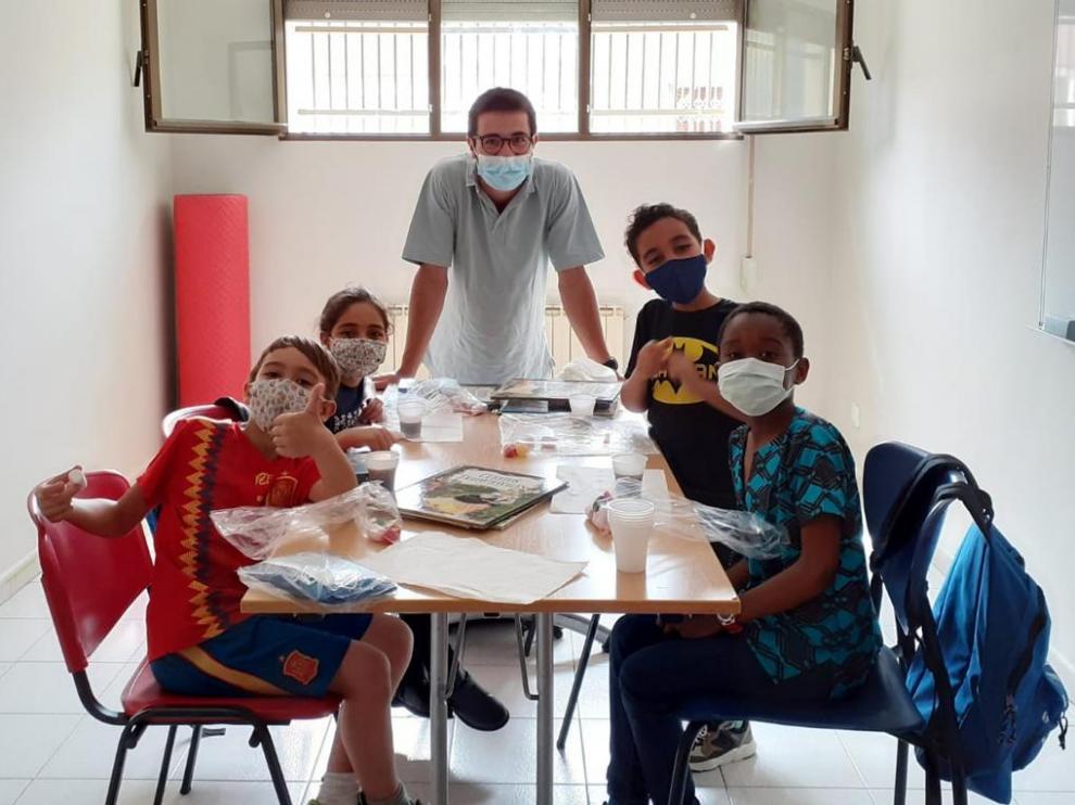 Los voluntarios son imprescindibles para los proyectos, como el de Apoyo Escolar.