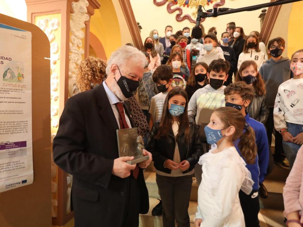 Tonucci, con los consejeros oscenses de La Ciudad de los Niños.