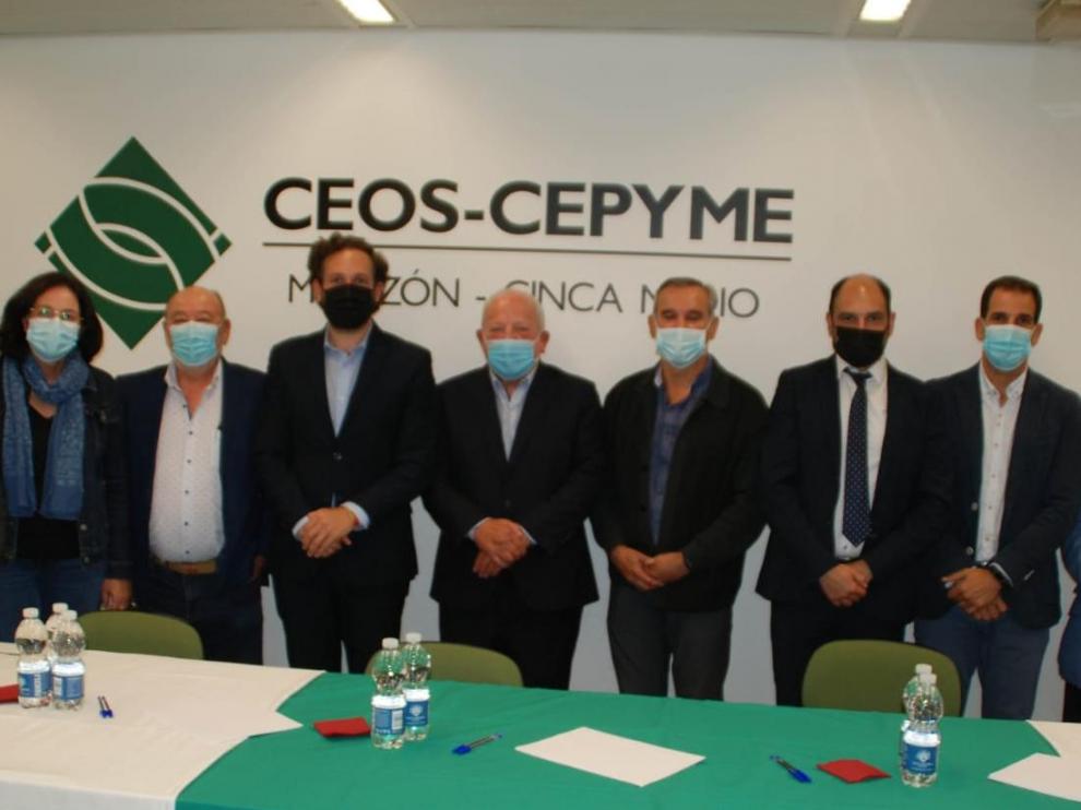 Reunión mantenida este martes en Monzón, entre empresarios, presidentes comarcales y alcaldes.