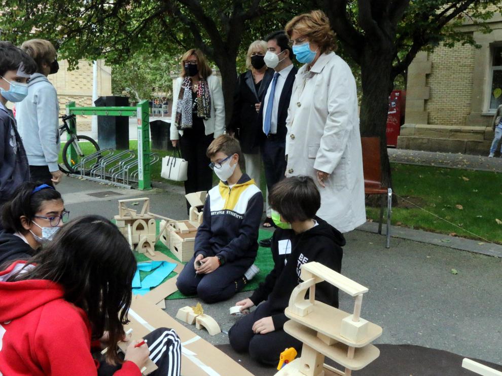 Un grupo de escolares del colegio El Parque de Huesca jugando al JuegaLAAAB.