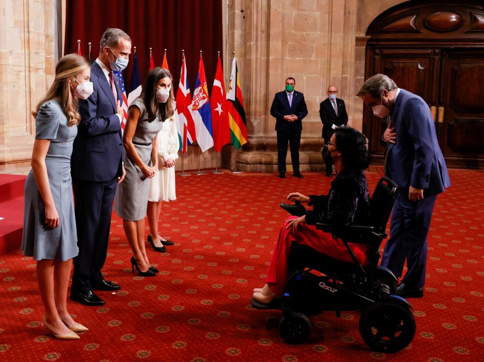 La Familia Real en la recepción a Teresa Perales este viernes.