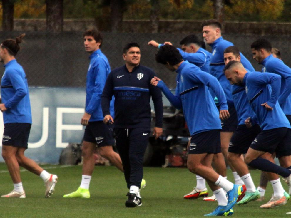 Xisco Muñoz dando instrucciones durante el entrenamiento de este viernes.