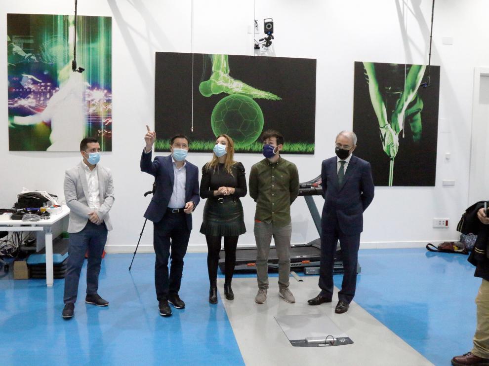 Víctor Alfaro mostró las instalaciones de Podoactiva durante la visita.