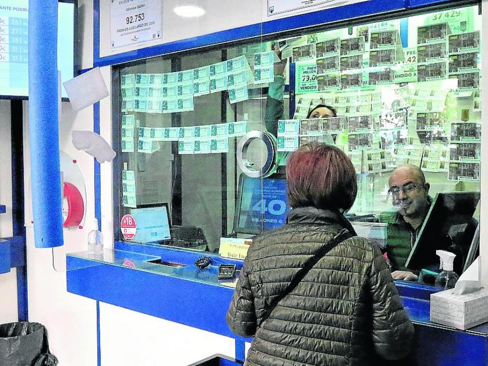 Las administraciones de lotería incrementan sus ventas de cara a Navidad.