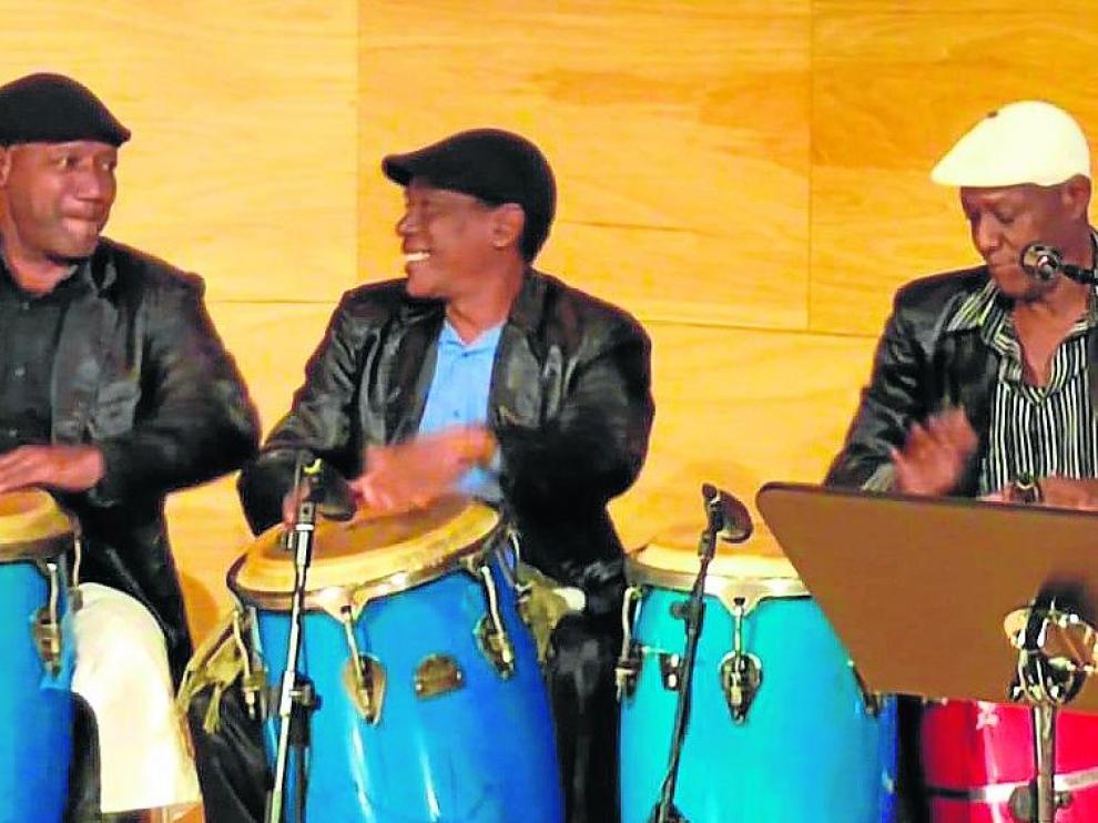 Percusionistas de Los Muñequitos de Matanzas.