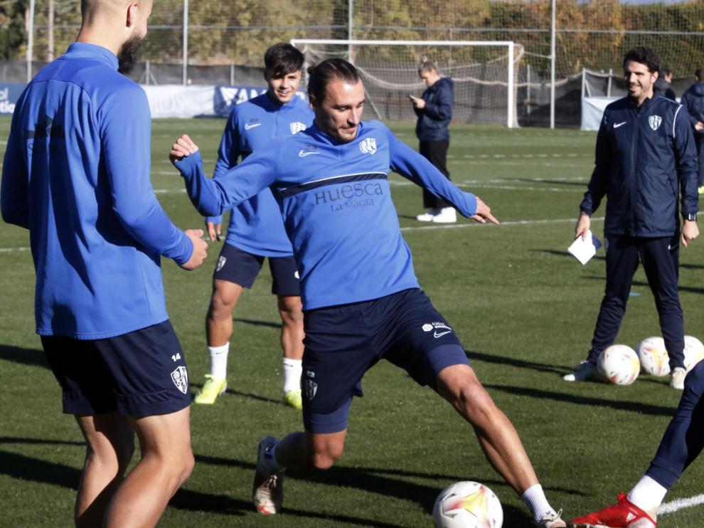 Ignasi Miquel trabajó ayer con el grupo y es factible que reaparezca hoy ante el Leganés.