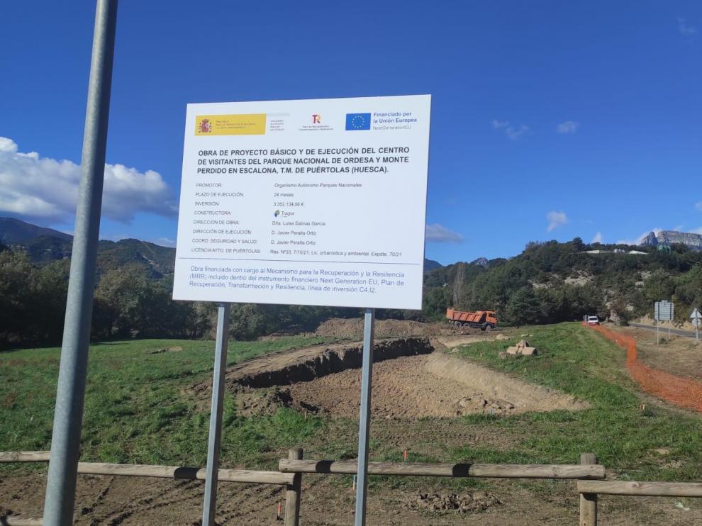 Primeros trabajos en la parcela donde se levantará el centro de Escalona.