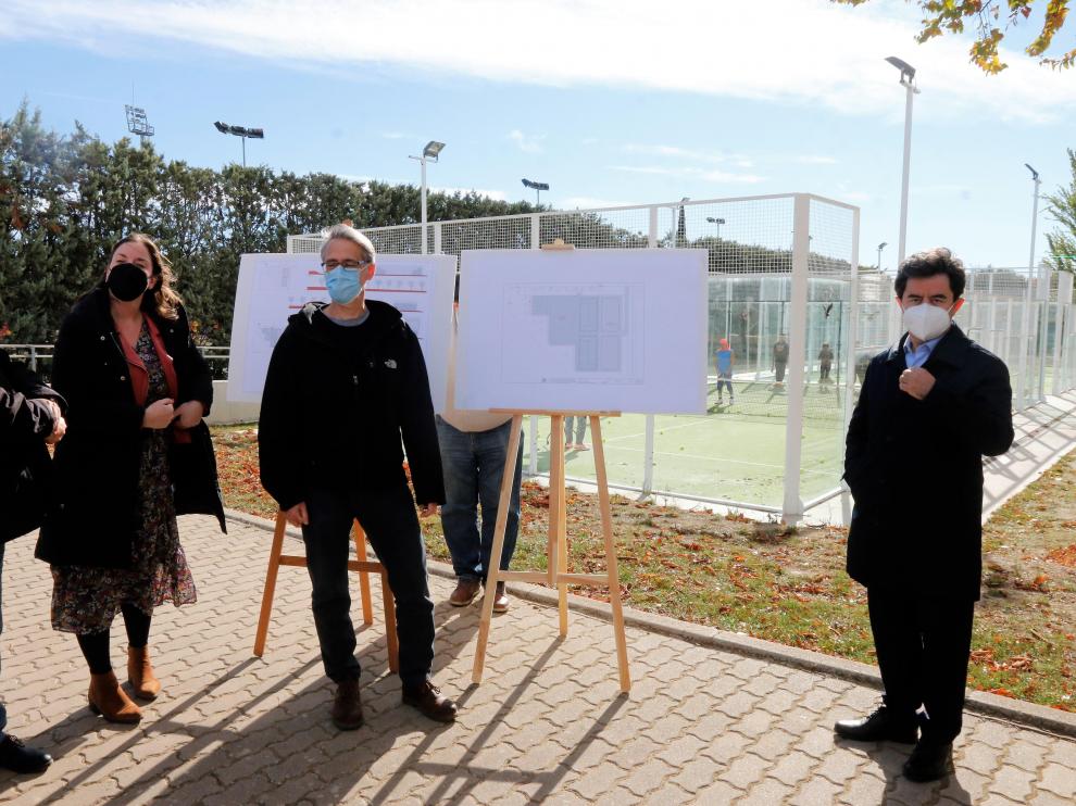 El alcalde Luis Felipe y el concejal José María Romance presentaron el proyecto en la Ciudad Deportiva.