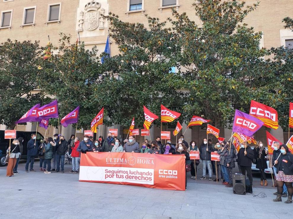 Concentración de CCOO Aragón ante la Delegación del Gobierno de Zaragoza.