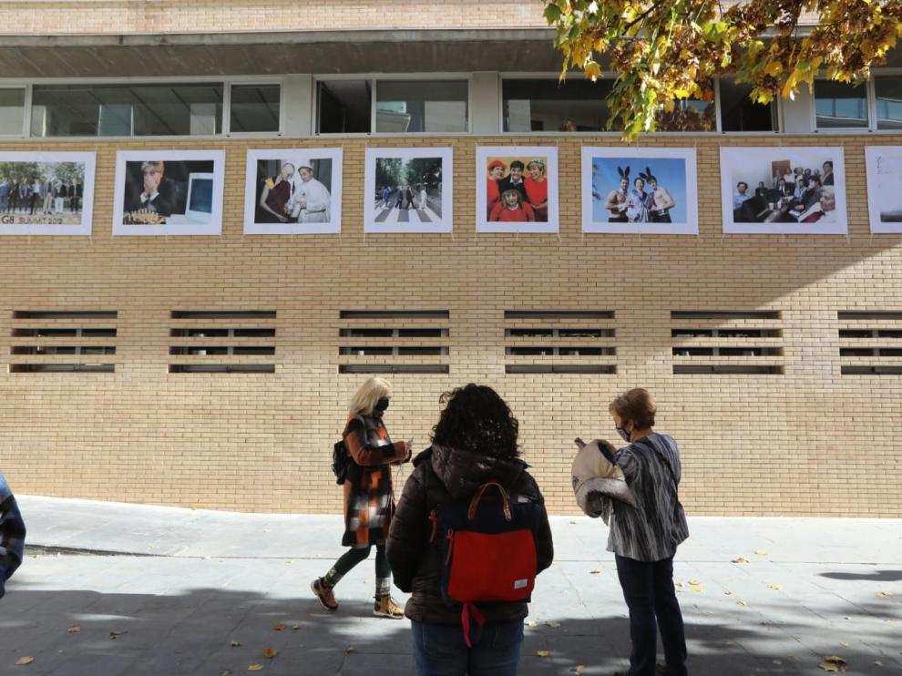 Las fotografías de Ana Amado cuelgan de las fachadas del Centro Cultural Manuel Benito Moliner