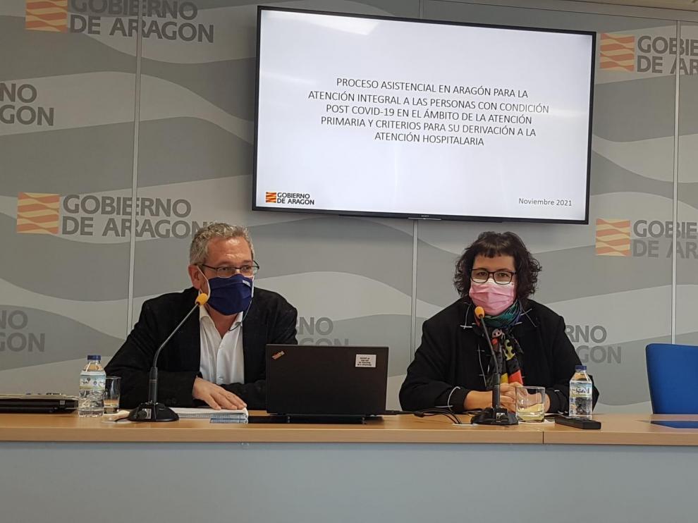 Abad y Del Corral durante la presentación del proceso asistencial para pacientes post-covid.