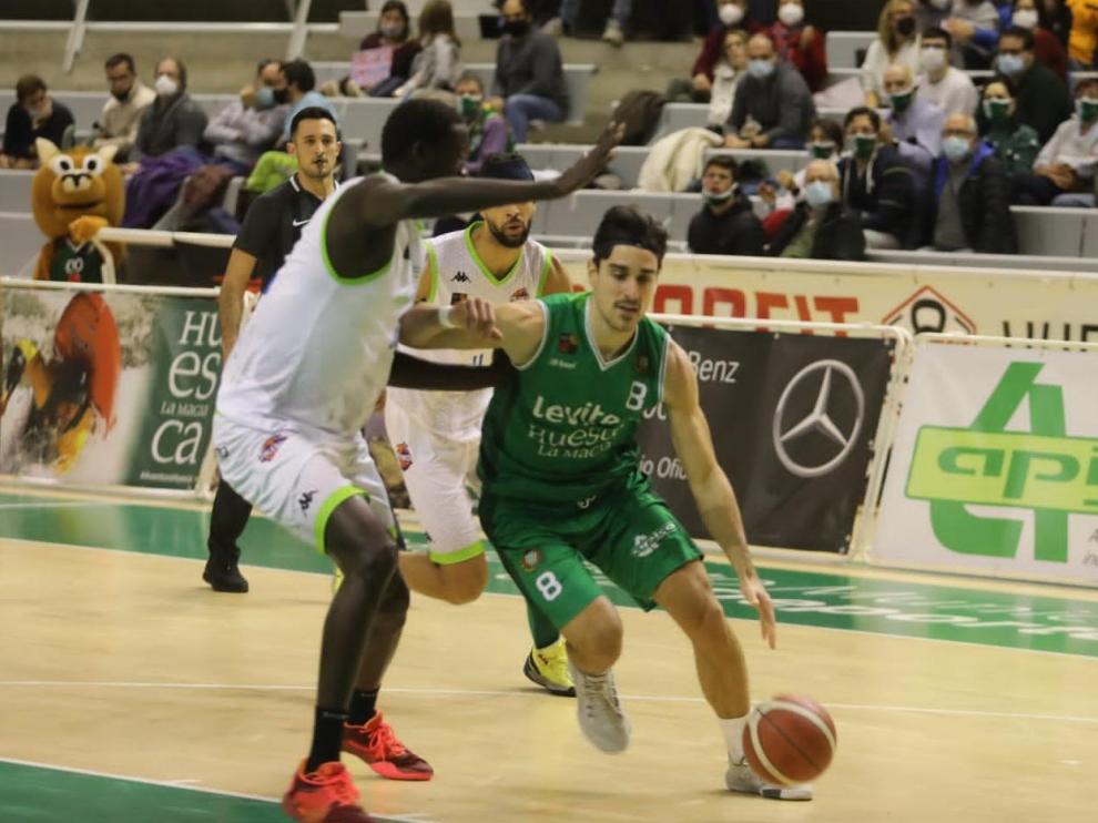 Rafa Casanova penetra ante Fall.