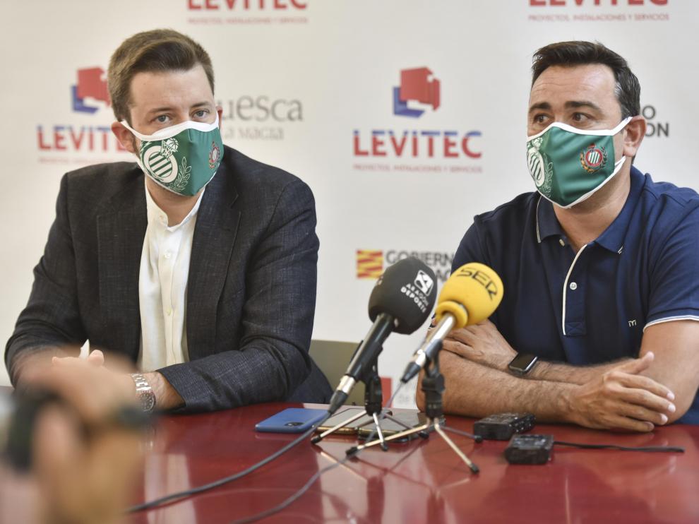 Antonio Orús a la izquierda de la imagen, reconoce la difícil situación del equipo y el club, pero confía en salir adelante.