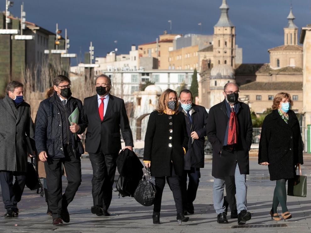 El presidente aragonés se ha reunido este lunes con el alcalde de Zaragoza, Jorge Azcón.