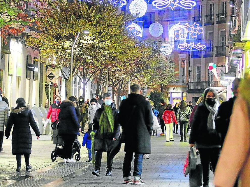 El centro de Huesca durante una jornada de compras navideñas este puente.