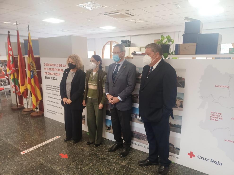 El presidente de Cruz Roja Española, Javier Senent, acompañado de representantes provinciales.