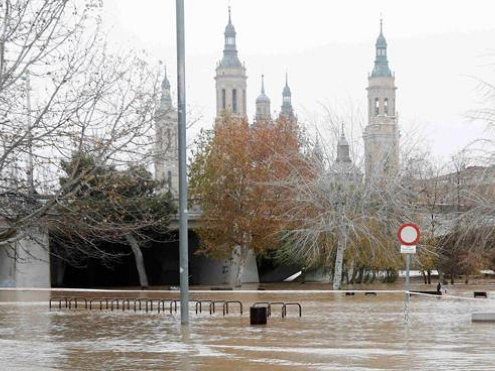 El Ebro este martes a su paso por Zaragoza