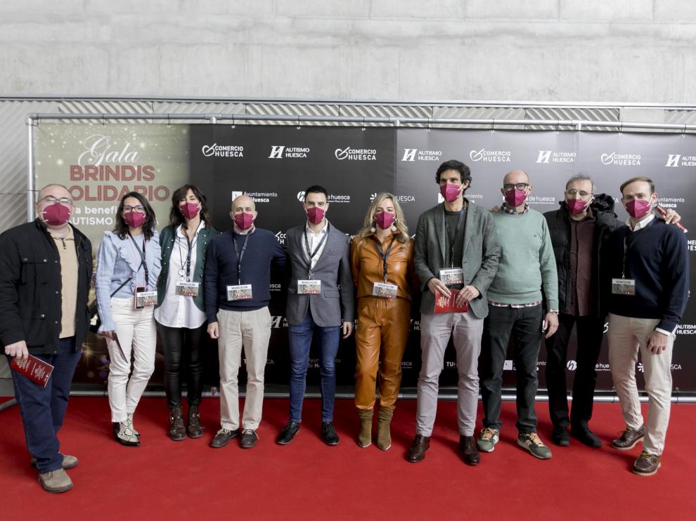 Representantes del comercio oscense posan en el photocall de la segunda edición de la gala.