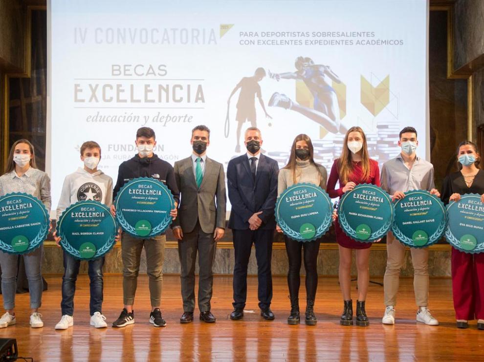 Foto de familia de los siete altoaragoneses premiados con este reconocimiento.