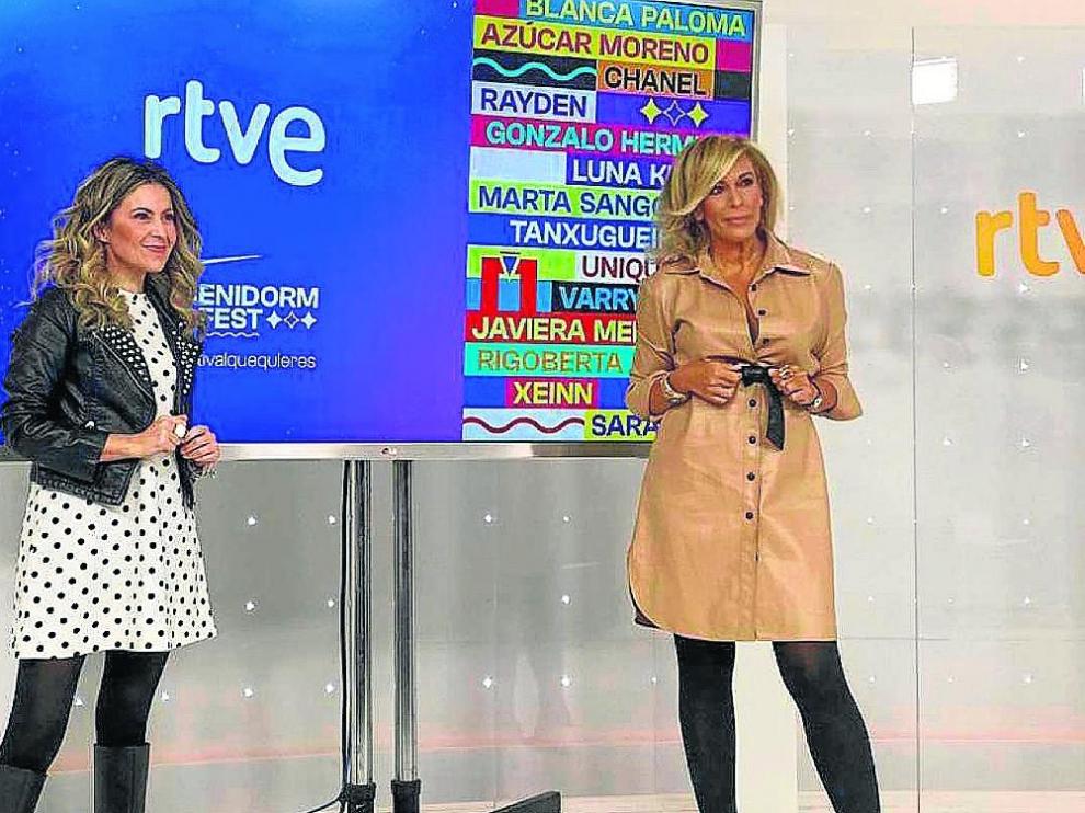 Eva Mora y María Eizaguirre en la presentación del orden de actuación en la semifinales.