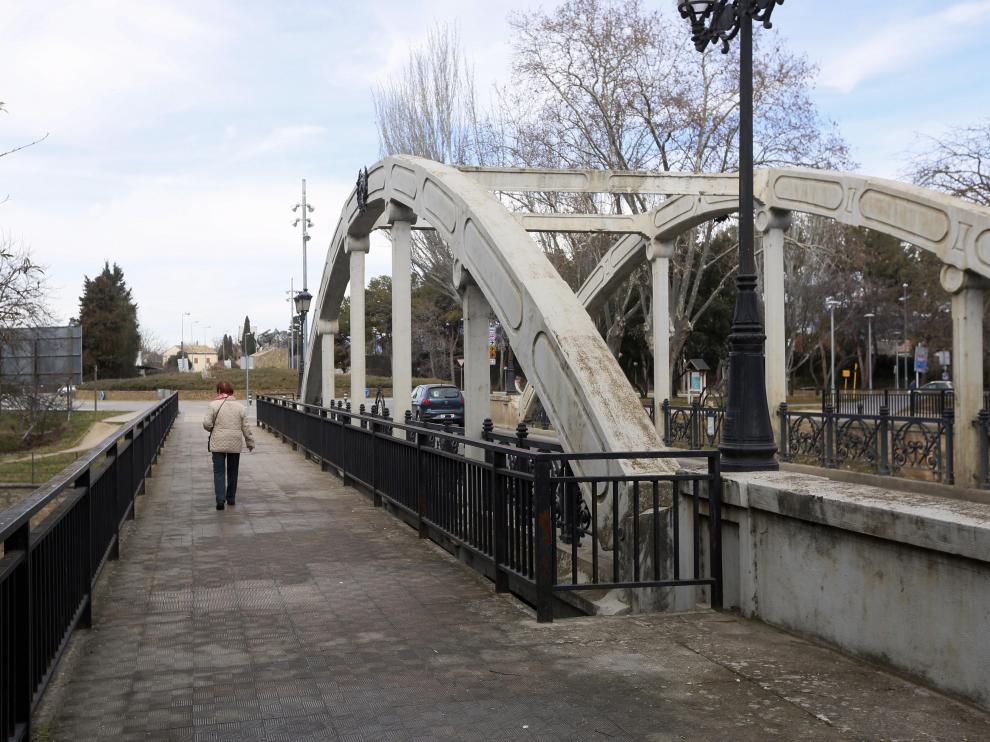 Fotografía tomada este jueves del puente de San Miguel en Huesca, que se va a rehabilitar.