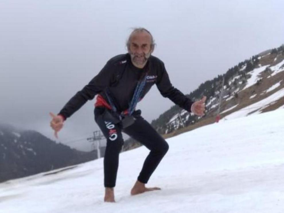 David Martínez Monzón sobre la nieve de Candanchú al finalizar el reto
