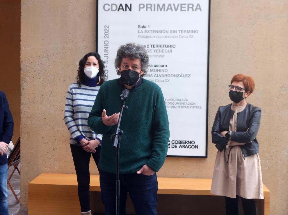 Jorge Yeregui explicó su trabajo, el jueves en el CDAN, junto a Ramón Lasaosa, Beatriz Bañales y Maribel de Pablo.