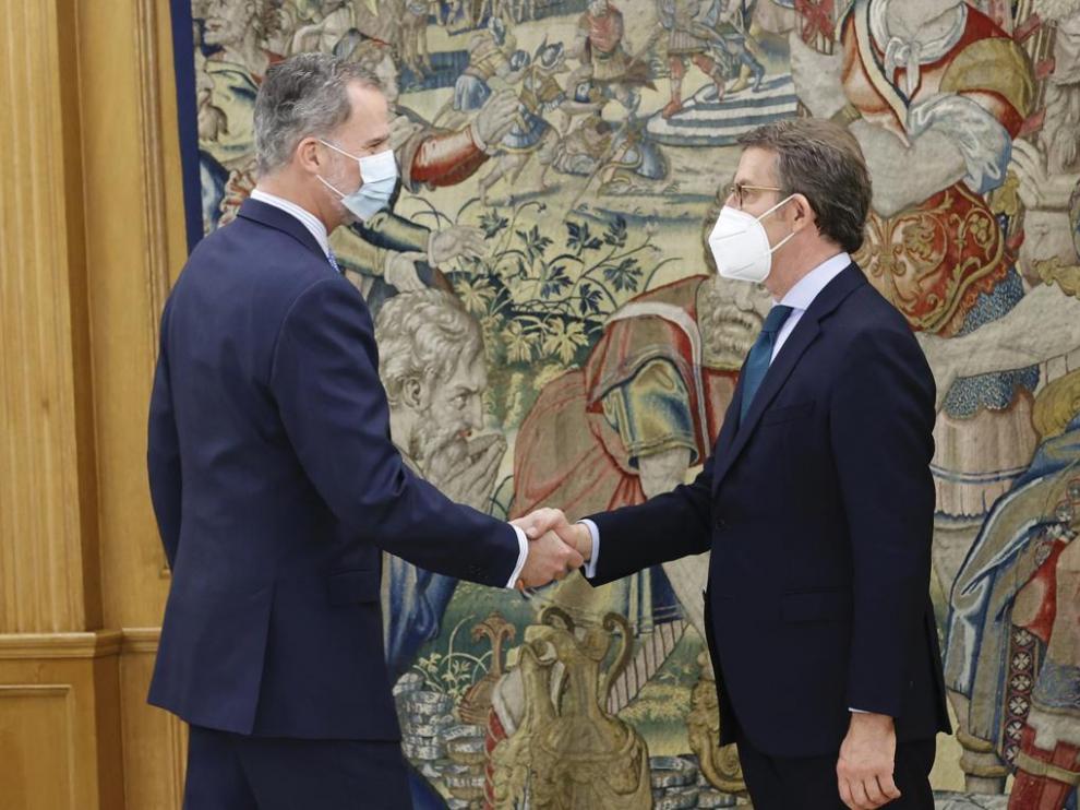 El rey Felipe VI mantuvo el miércoles una reunión con el nuevo líder del PP, Alberto Núñez Feijóo, durante más de dos horas y media.