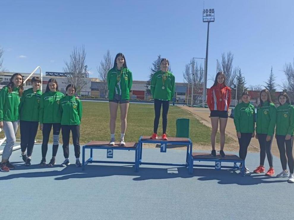 Podio Sub-16 femenino en el provincial de combinadas disputado en Huesca.