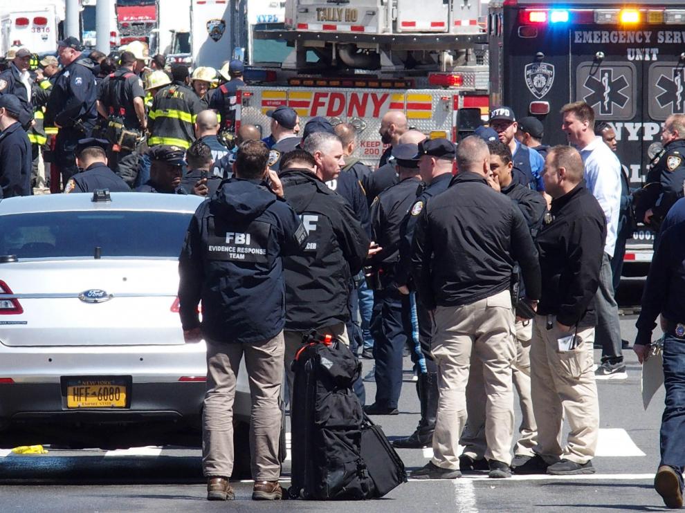 La Policía de Nueva York acordona la zona en la que se produjo el tiroteo.