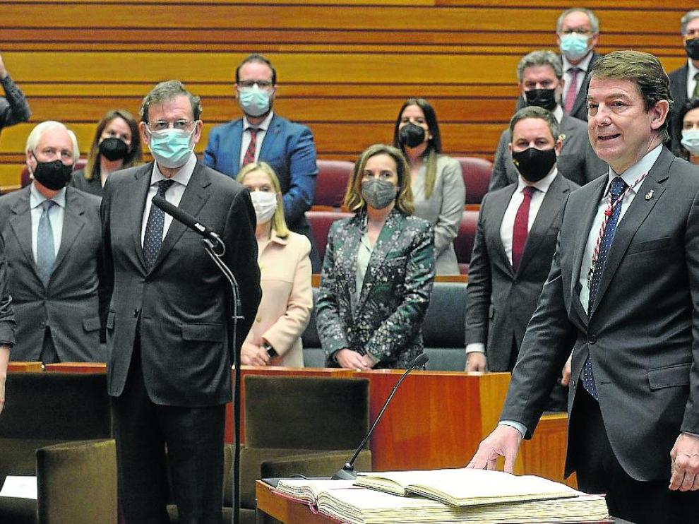 Ayuso, Rajoy, Pastor y Gamarra han acompañado a Mañueco en su toma de posesión como presidente.