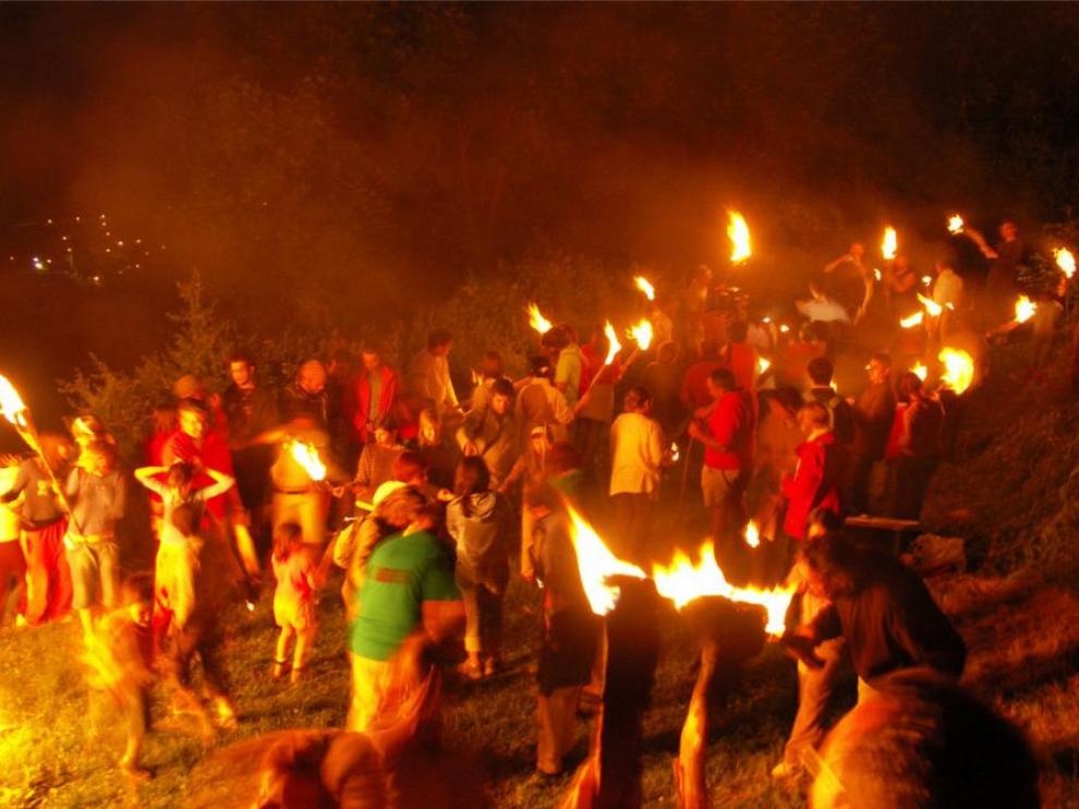 La fiesta del fuego del solsticio de verano, primer Patrimonio Inmaterial de la Humanidad de Aragón.