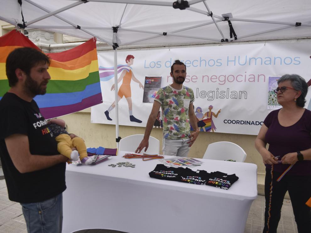 Puesto informativo situado este sábado en la plaza Navarra del Colectivo 28J.