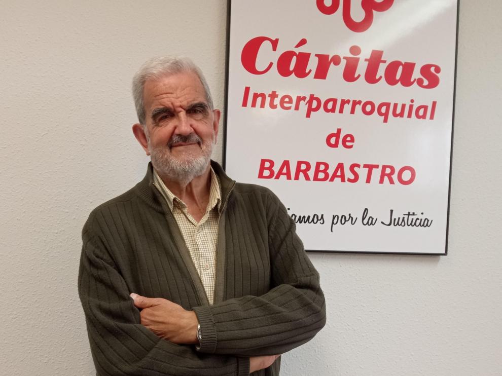 Mariano Turmo Sanz en la sede de Cáritas en Barbastro.
