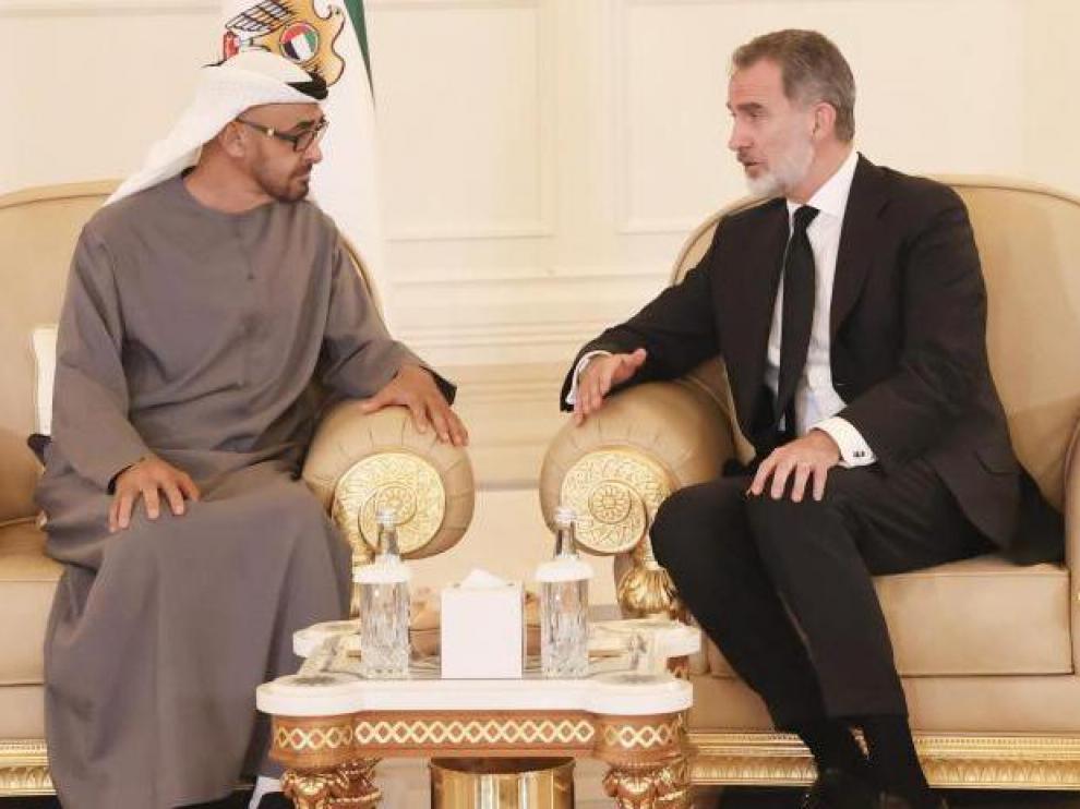 Felipe VI conversa este domingo con el jeque Mohamed Bin Zayed Al Nahyan durante su visita a Abu Dabi