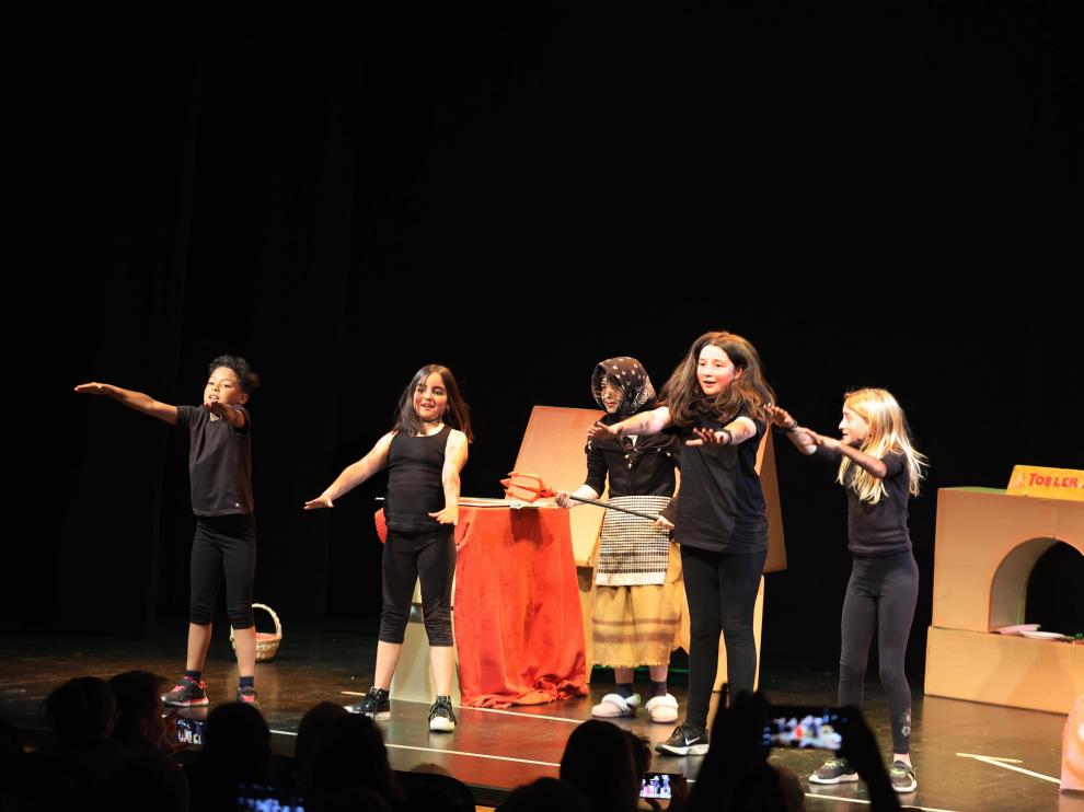 El grupo Caramelos de Jamón del Pirineos Pyrénées presentó El huevo frito. Feria de teatro infantil foto pablo segura 25 - 5 - 22