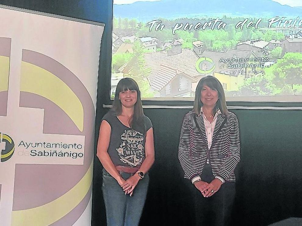 La concejala Isabel Mañero y la alcaldesa Berta Fernández presentaron el vídeo.