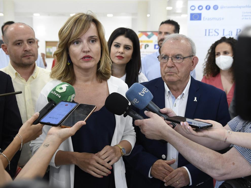 Pilar Alegría, ayer en declaraciones a los periodistas desde Vícar.