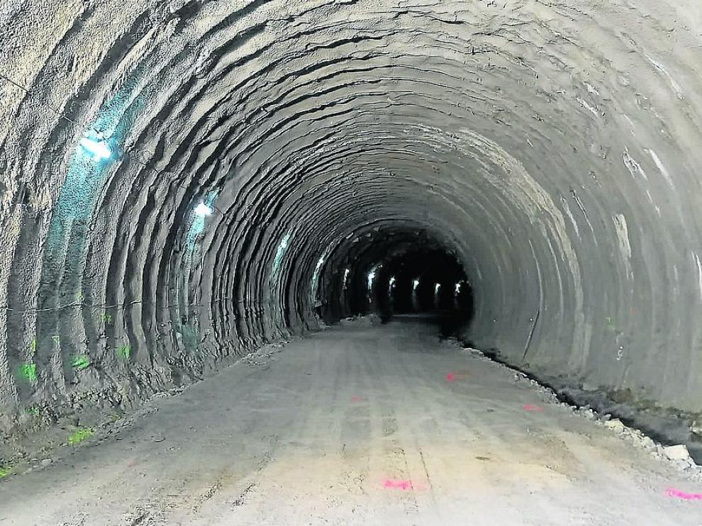 Uno de los nuevos túneles en el tramo en obras de la N-260.