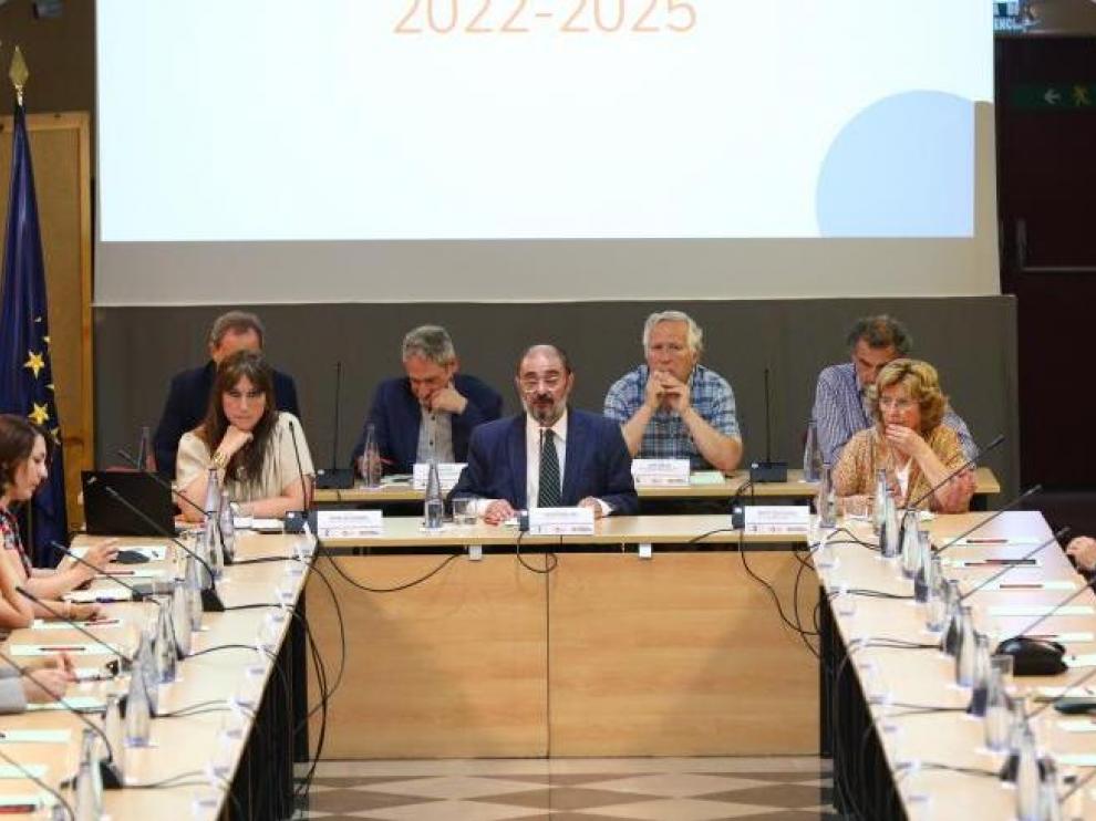 Javier Lambán, María Victoria Broto y Sira Repollés en la presentación el Plan de Salud Mental 2022-2025.