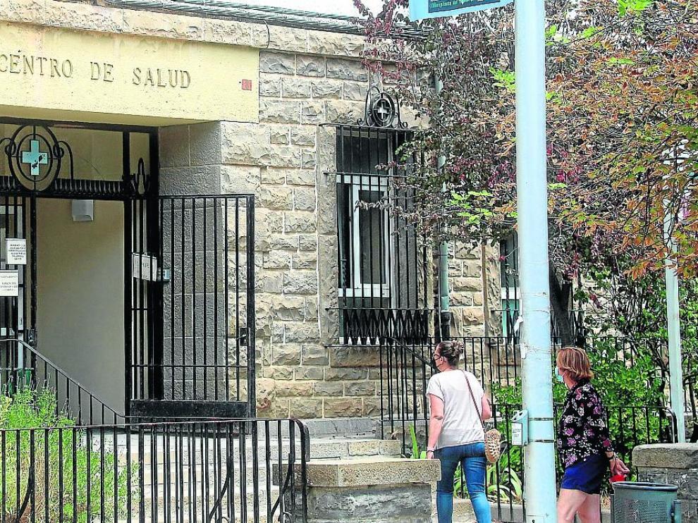 Entrada a las instalaciones del centro de salud de la localidad de Jaca.
