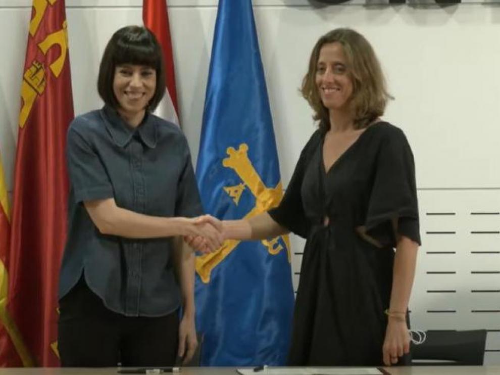 La directora gerente del CITA, Lucía Soriano, ha sido la encargada de firmar el plan complementario en representación de Aragón y junto a la ministra de Ciencia.